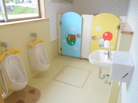 幼児トイレです。手を洗いやすい位置にしたり、扉を可愛くしてます！